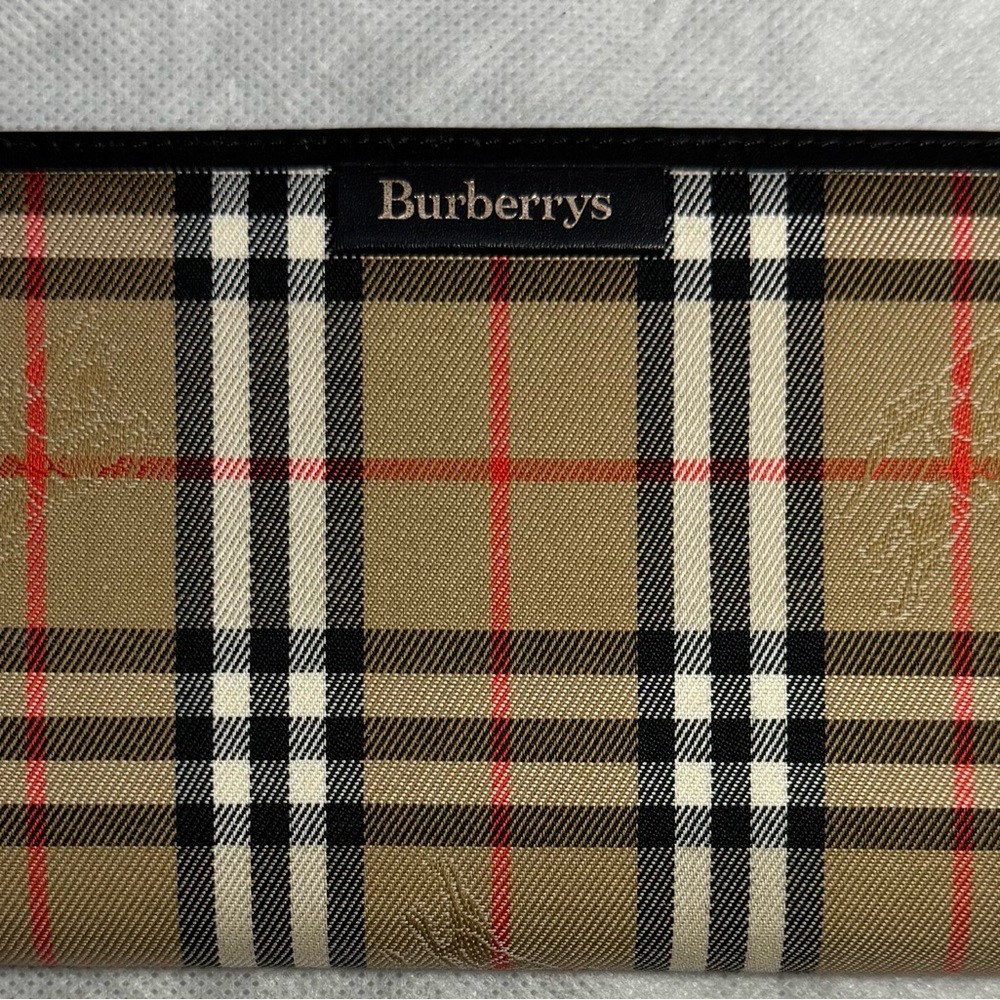 Vintage Burberrys Nova
Checkered Agenda with Pen Holder